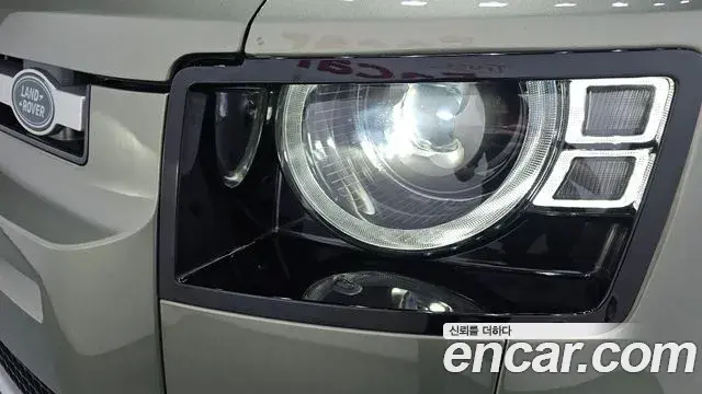 Land Rover Defender 2021 — Photo 3/34