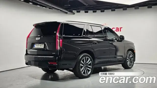 Cadillac Escalade 2023 — Фото 2/20