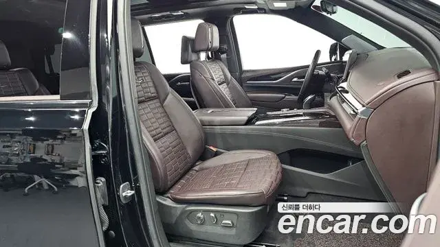 Cadillac Escalade 2023 — Фото 11/20