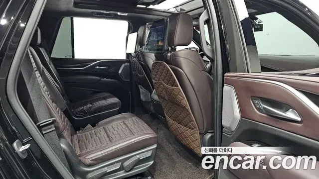 Cadillac Escalade 2023 — Фото 12/20