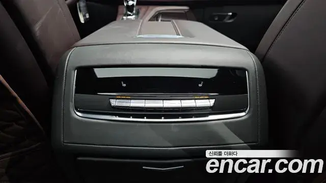 Cadillac Escalade 2023 — Фото 19/20