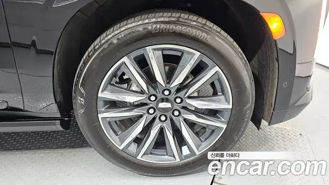 Cadillac Escalade 2023 — ფოტო 14/31