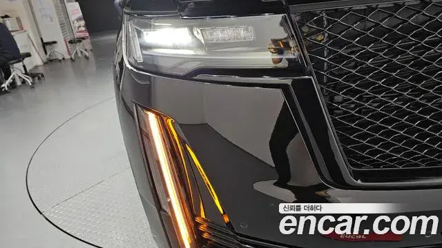 Cadillac Escalade 2023 — ფოტო 27/31