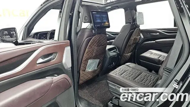 Cadillac Escalade 2023 — ფოტო 29/31
