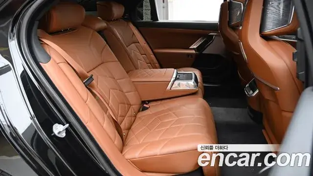 BMW 7 Series 2024 — ფოტო 14/20