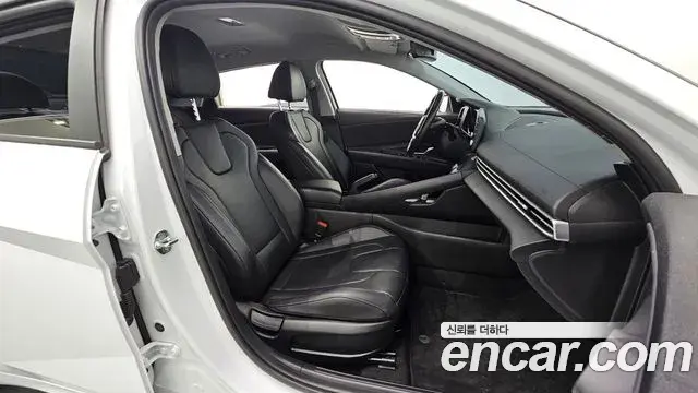 Hyundai The New Avante Hybrid 2022 — ფოტო 13/30
