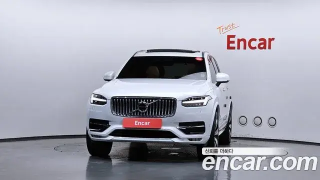 Volvo XC90 2021 — ფოტო 28/36
