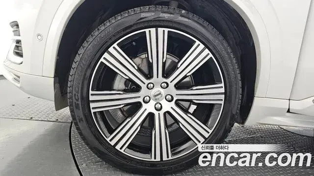Volvo XC90 2021 — ფოტო 36/36