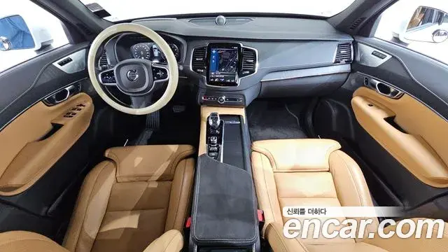 Volvo XC90 2021 — ფოტო 13/36