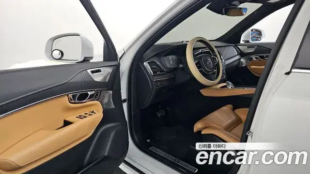 Volvo XC90 2021 — ფოტო 20/36