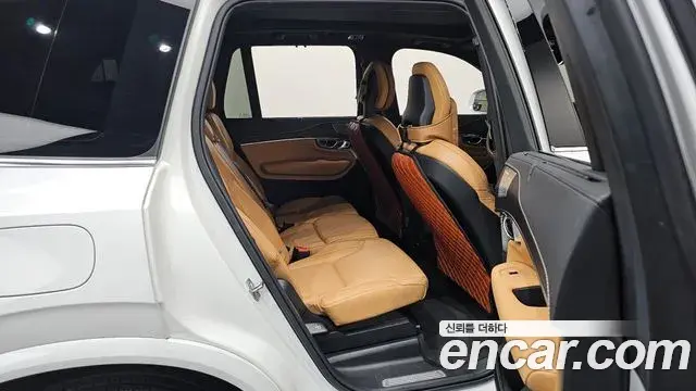 Volvo XC90 2021 — ფოტო 16/36