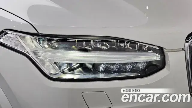 Volvo XC90 2021 — ფოტო 33/36