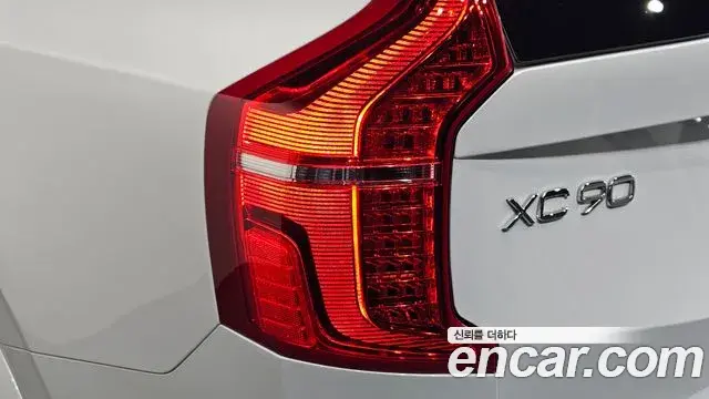 Volvo XC90 2021 — ფოტო 27/36