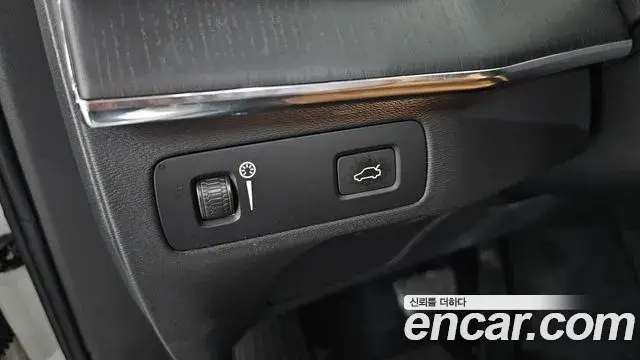Volvo XC90 2021 — ფოტო 17/36