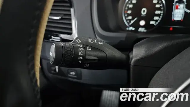 Volvo XC90 2021 — ფოტო 25/36