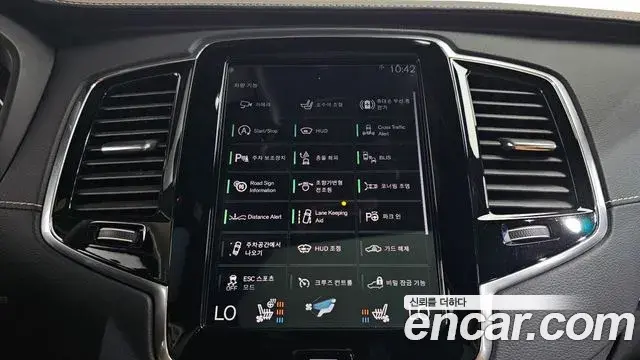 Volvo XC90 2021 — ფოტო 35/36