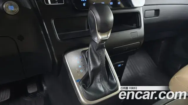 Hyundai Staria 2024 — Photo 27/32