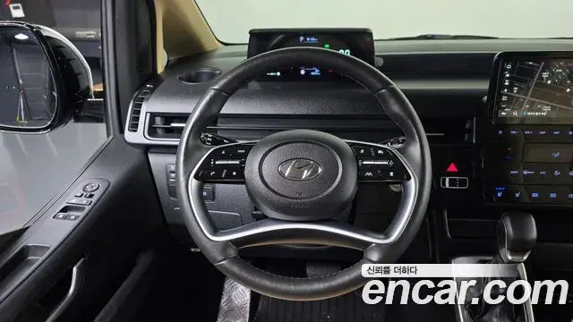 Hyundai Staria 2024 — Photo 31/32
