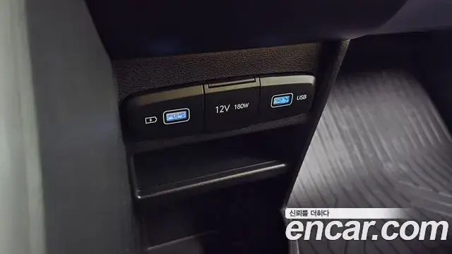 Hyundai Staria 2024 — Photo 25/32