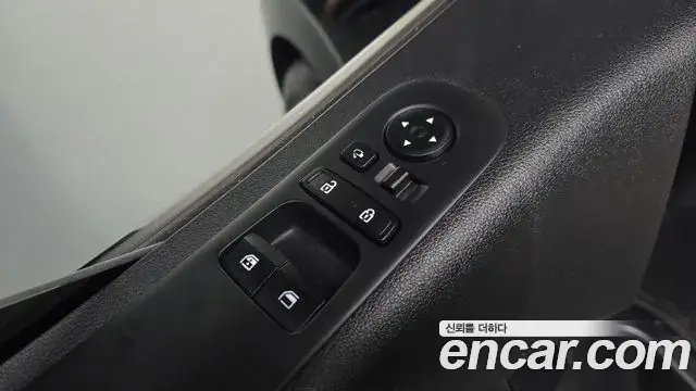 Hyundai Staria 2024 — Photo 17/32