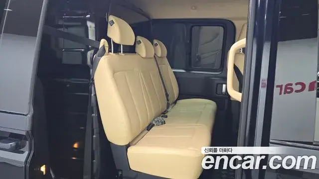 Hyundai Staria 2024 — Photo 9/32