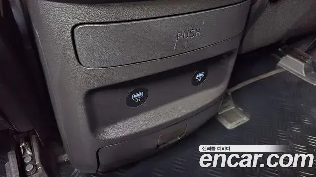 Hyundai Staria 2024 — Photo 14/32