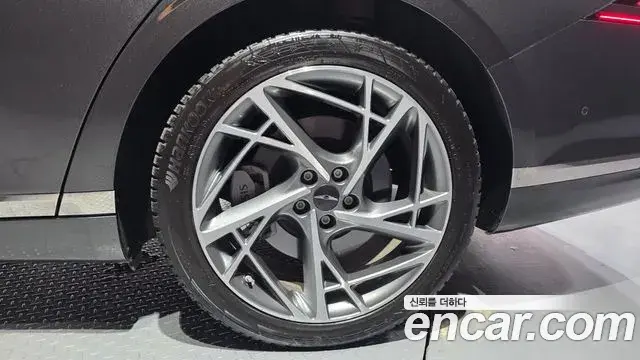 Genesis G90 2023 — Photo 33/33