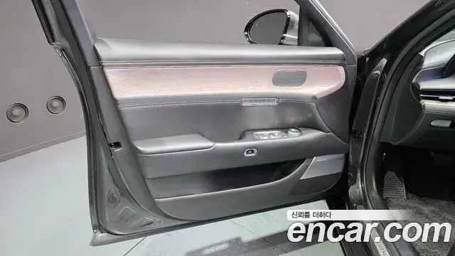 Genesis G90 2023 — Photo 15/33