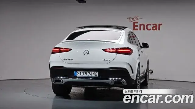 Mercedes-Benz GLE-Class 2025 — Photo 32/36