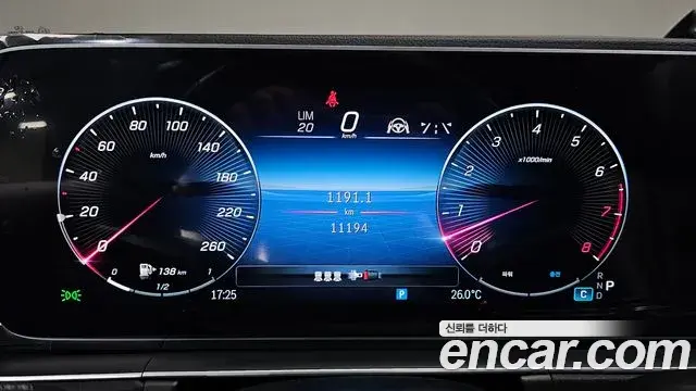 Mercedes-Benz GLE-Class 2025 — Photo 31/36