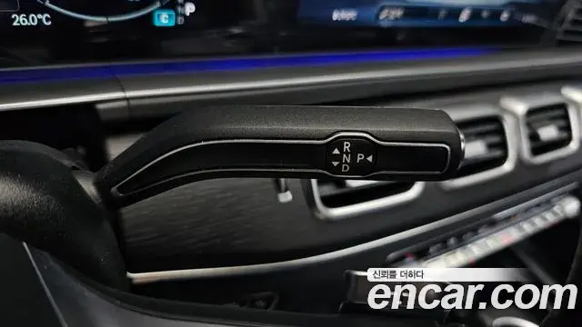 Mercedes-Benz GLE-Class 2025 — Photo 3/36