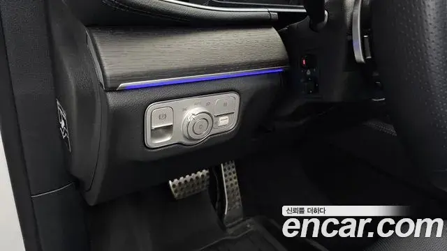 Mercedes-Benz GLE-Class 2025 — Photo 33/36