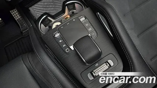 Mercedes-Benz GLE-Class 2025 — Photo 17/36