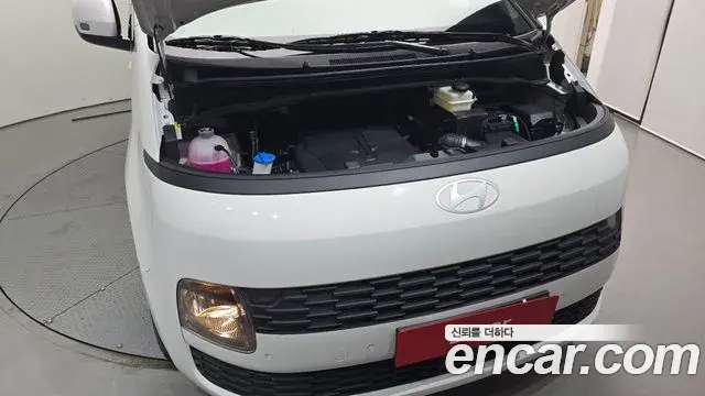 Hyundai Staria 2026 — Photo 2/30