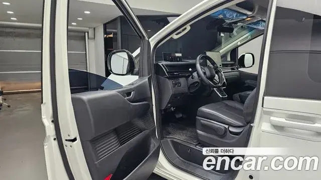 Hyundai Staria 2026 — Photo 27/30