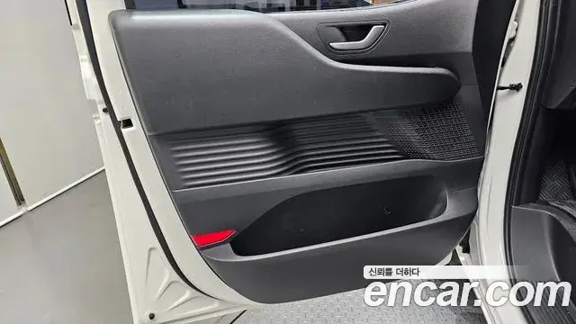 Hyundai Staria 2026 — Photo 12/30