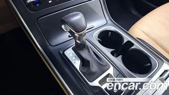 Kia Carnival 2022 — Photo 9/20