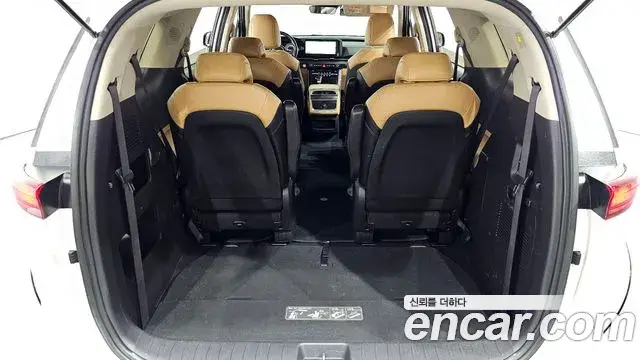 Kia Carnival 2022 — Photo 15/20