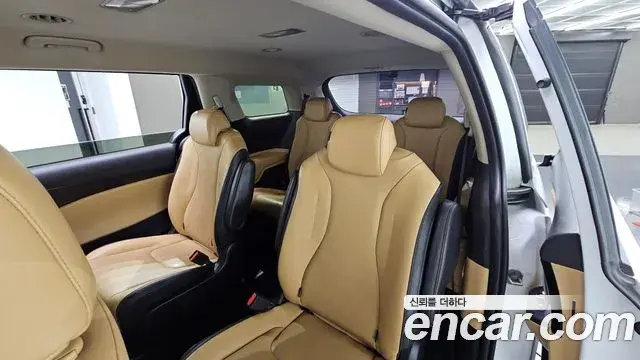 Kia Carnival 2022 — Photo 16/20