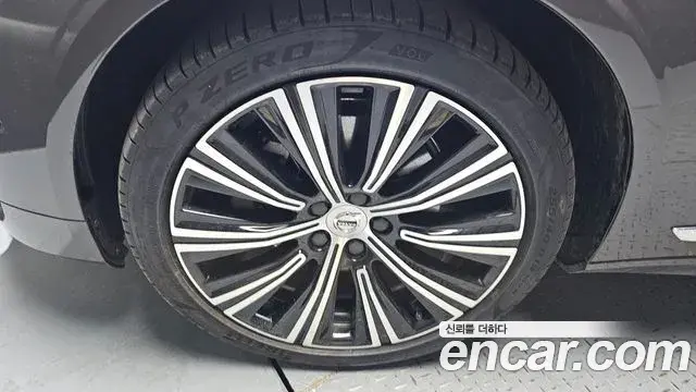 Volvo S90 2024 — Photo 22/35
