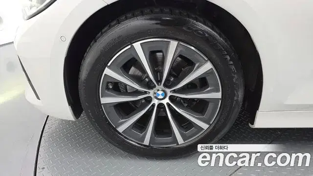 BMW 3 Series 2019 — Photo 12/31