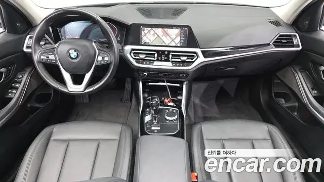 BMW 3 Series 2019 — Photo 27/31