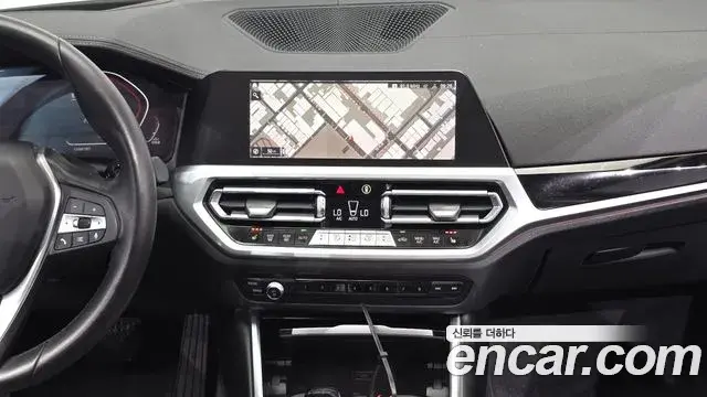 BMW 3 Series 2019 — Photo 18/31