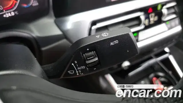 BMW 3 Series 2019 — Photo 19/31