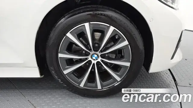 BMW 3 Series 2019 — Photo 15/31