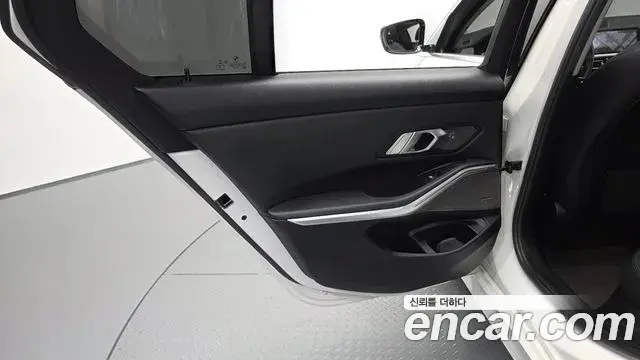 BMW 3 Series 2019 — Photo 2/31