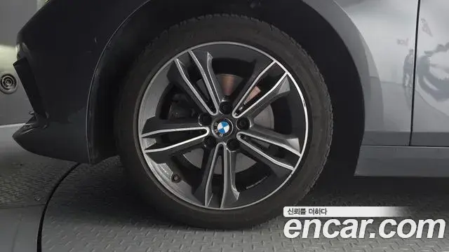 BMW 1 Series 2020 — Şəkil 29/30
