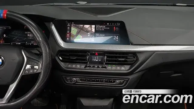 BMW 1 Series 2020 — Şəkil 17/30