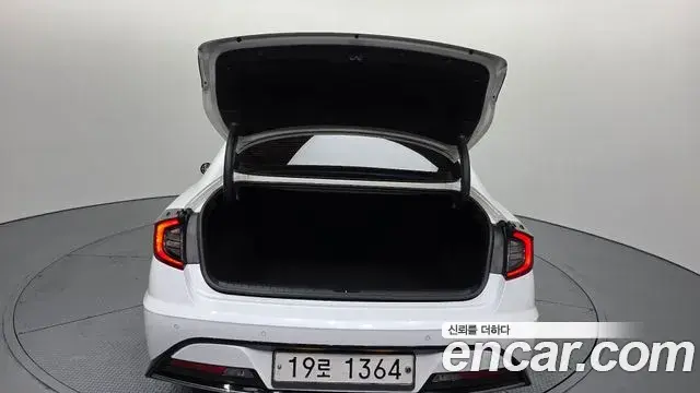 Hyundai Sonata Hybrid 2019 — Şəkil 14/33