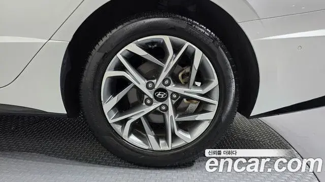 Hyundai Sonata Hybrid 2019 — Şəkil 32/33